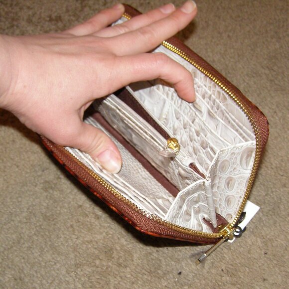 NEW Brahmin Suri Seashell Brando Leather Zip around Wallet Giftable - Picture 13 of 14